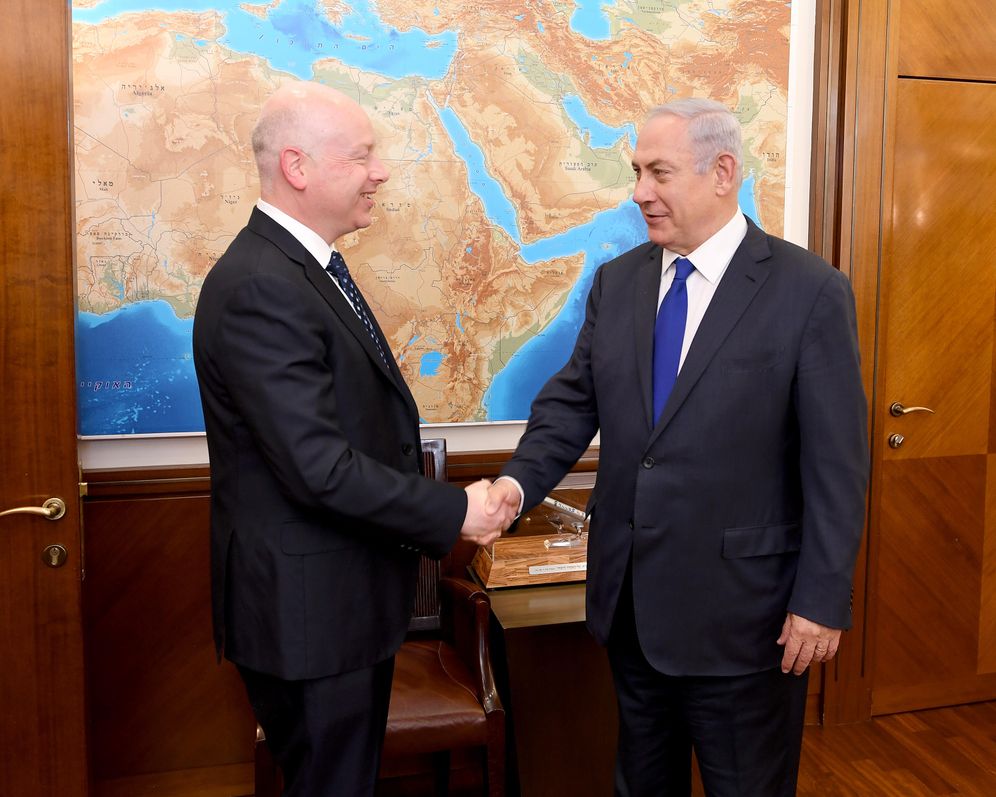 Jason Greenblatt (L), the US President's envoy for Middle East peace, meets Israeli Prime Minister Benjamin Netanyahu in Jerusalem on June 20, 2017.