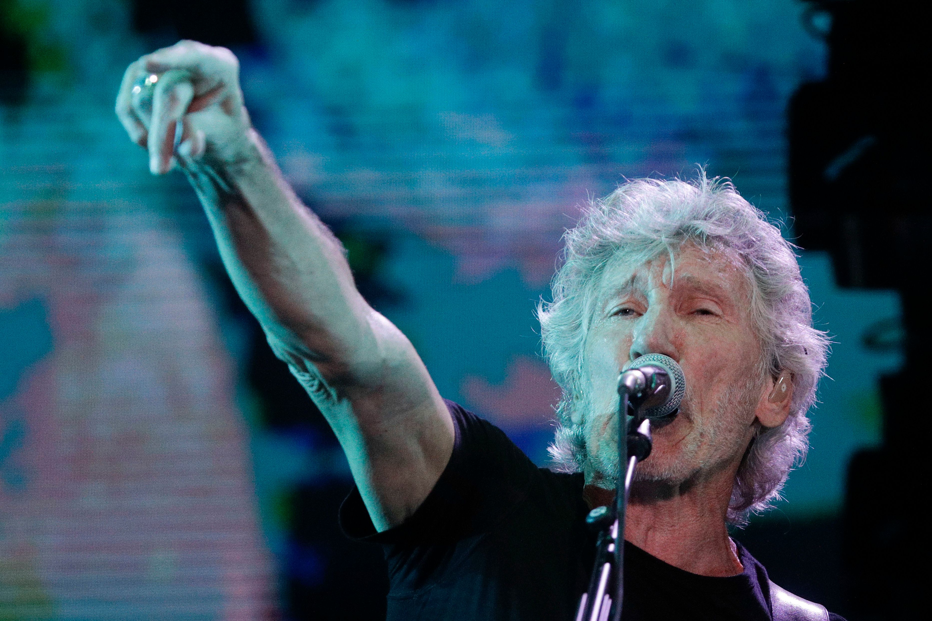 Roger waters band senturinpsychic