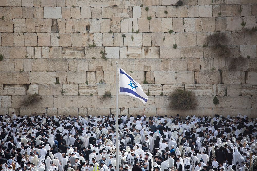 Tens Of Thousands Amass At Western Wall For Traditional Priestly ...