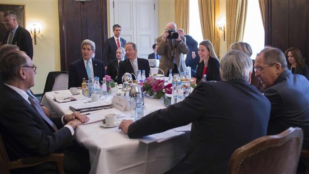 US Secretary of State John Kerry (2nd L) talks during a meeting with Russian Foreign Minister Sergei Lavrov (R) and other members of the Quartet on the Middle East in Munich, Germany, on February 8, 2015.