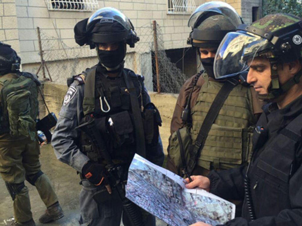 Archive - Préparitifs des policiers israéliens avant la démolition de la maison d'un terroriste palestinien à Jérusalem