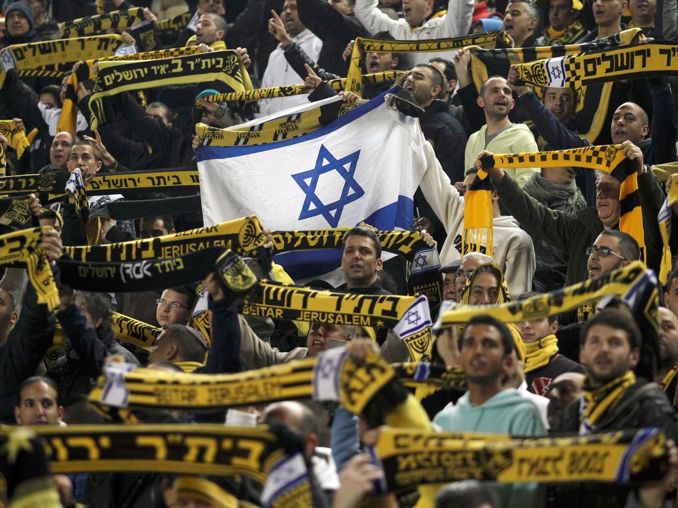 Le Groupe Ultra Du Beitar Jérusalem Chante En L’honneur D’Ygal Amir ...