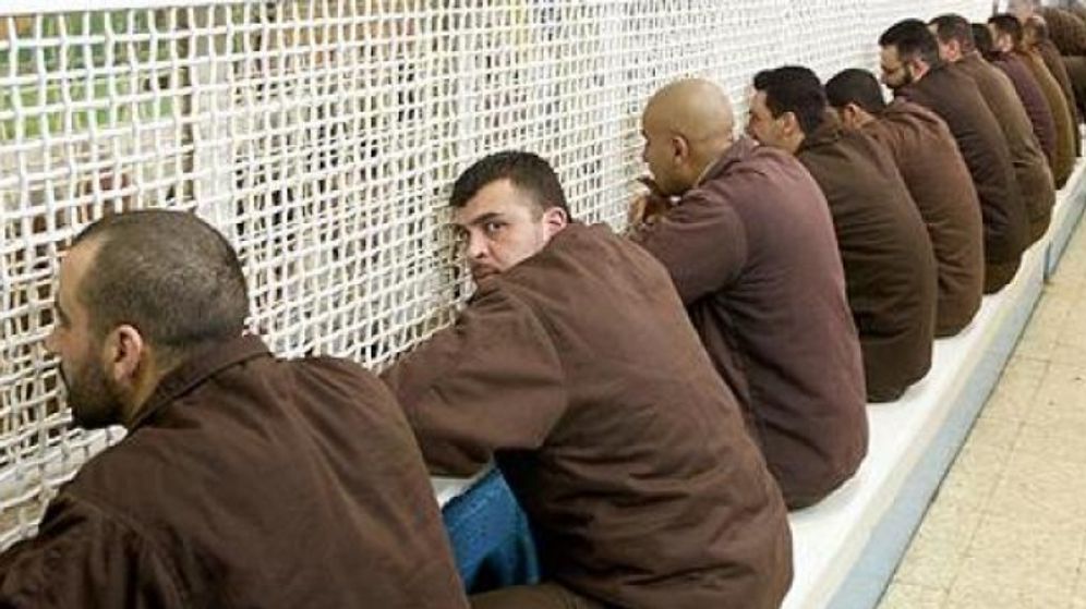 Détenus palestiniens dans une prison israélienne