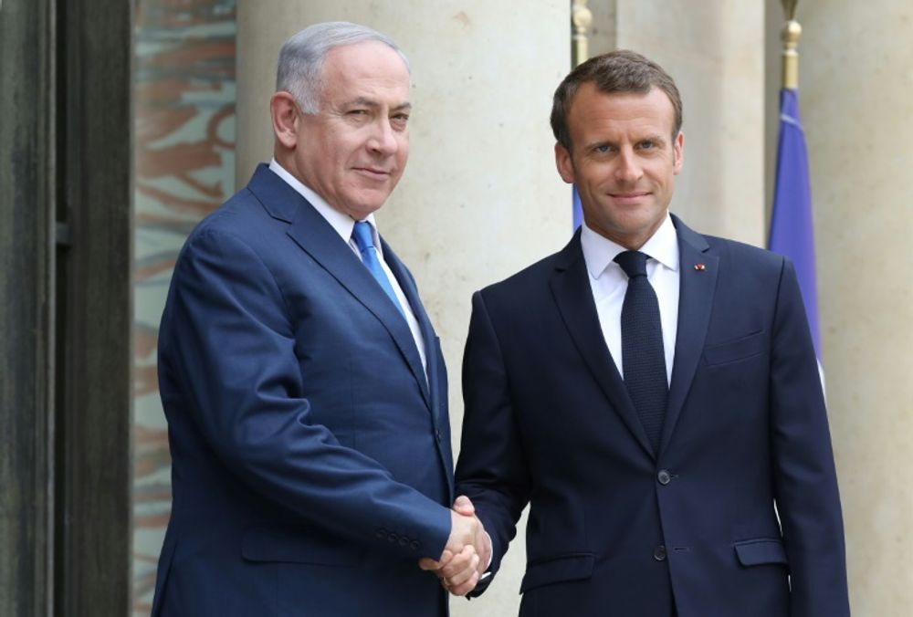 Le président français Emmanuel Macron accueille le Premier ministre israélien Benjamin Netanyahu à l'Elysée, le 5 juin 2018.