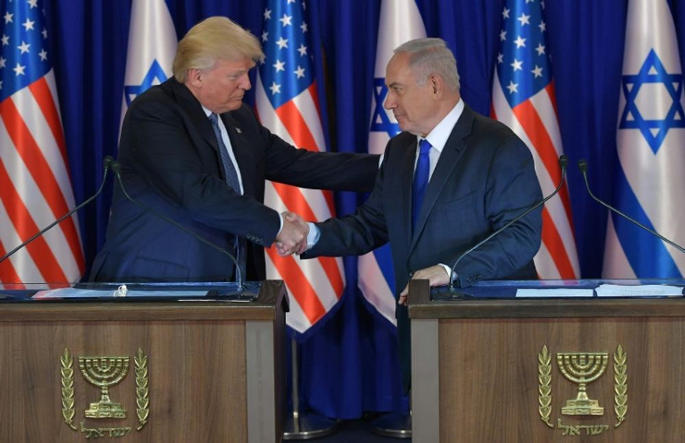 US President Donald Trump and Israel's Prime Minister Benjamin Netanyahu shake hands after speaking to reporters in Jerusalem on May 22, 2017