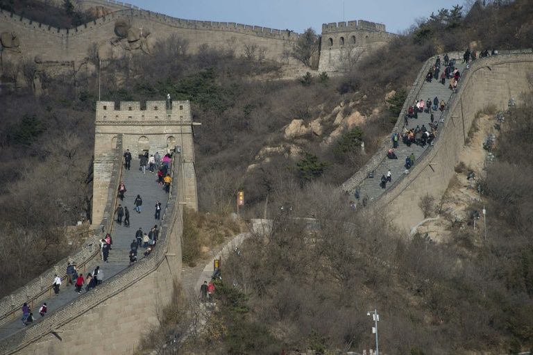 Chine Deux Personnes Arr T Es Pour Avoir Creus Un Trou Dans La Grande