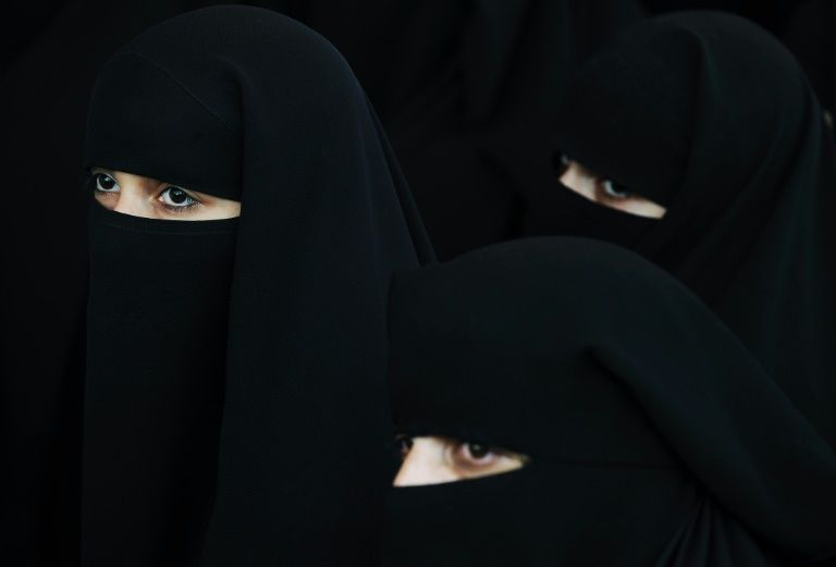 La Burqa Et Le Niqab Bannis Dans Les Lieux Publics Aux Pays Bas I News
