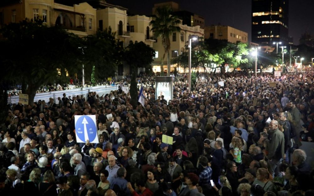 Israelis take part in a demonstration under the name "March of Shame" to protest against government corruption and Prime Minister Benjamin Netanyahu on December 2, 2017 in Tel Aviv