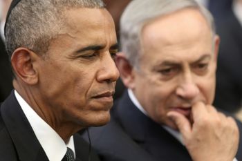 Le président Barack Obama et le Premier ministre israélien Benjamin Netanyahu, lors des funérailles de Shimon Peres, à Jérusalem, le 30 septembre  2016