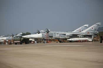 Des avions russes sur la base aérienne de Hmeimim, dans la province syrienne de Lattaquié, le 3 octobre 2015