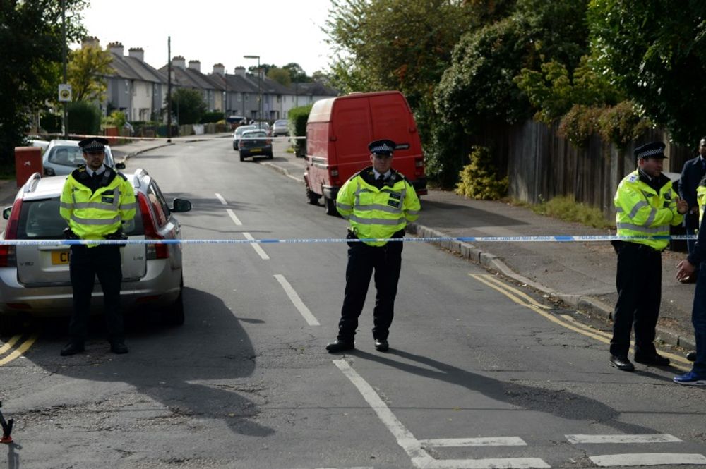 Cordon de police dans le quartier résidentiel de Sunbury-on-Thames