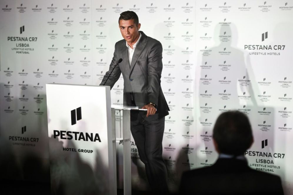 PATRICIA DE MELO MOREIRA (AFP/Archives) La star du Real Madrid Cristiano Ronaldo lors de l'inauguration de son hôtel Pestana CR7 à Lisbonne, le 2 octobre 2016