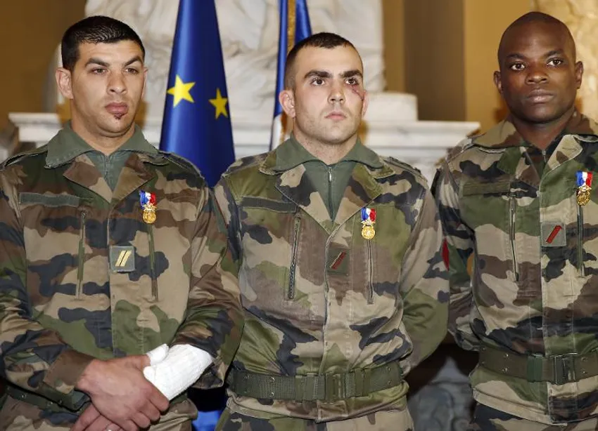 Les trois militaires français blessés par Moussa Coulibaly à Nice attendent d'être décorés à Nice le 4 février 2015