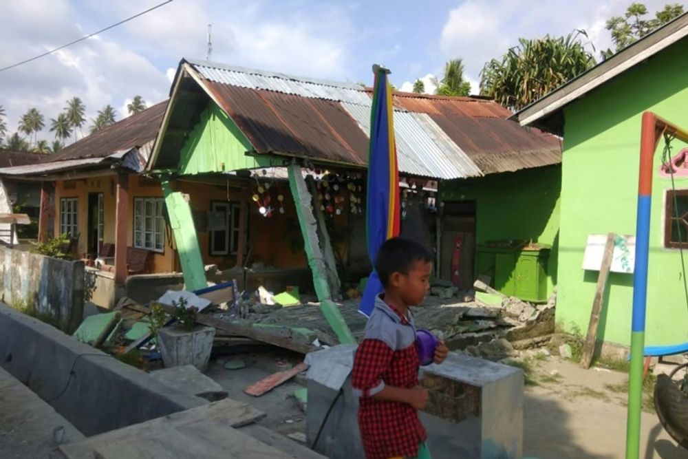 Powerful Quake Rocks Indonesias Sulawesi Island I24news