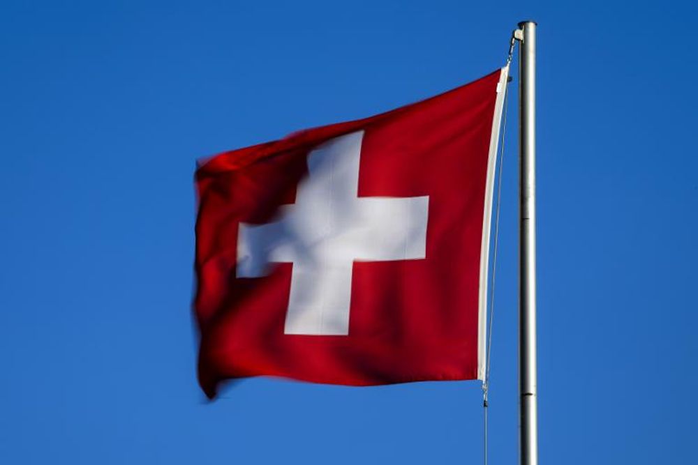 Drapeau suisse à Versoix, près de Genève
