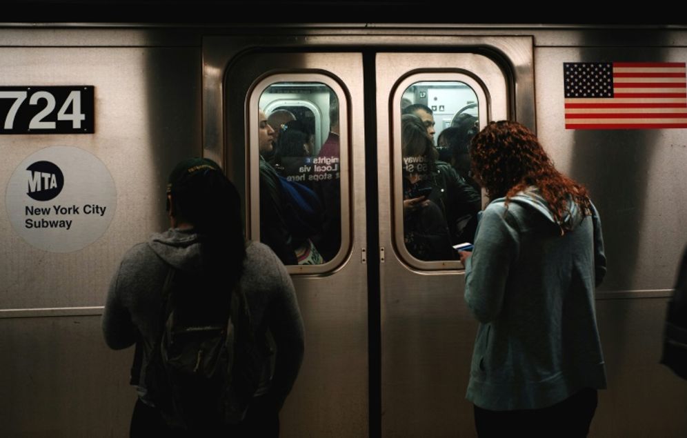 The president of New York's MTA transit authority announces the implementation of an $836 million emergency plan to improve the functioning of the New York subway, which is on the verge of collapse.