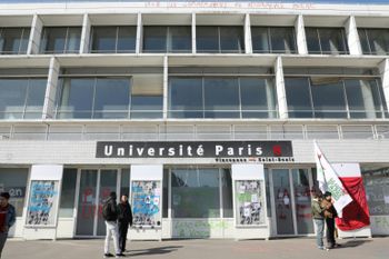 L'entrée de l'Université Paris-8 bloquée par des étudiants, le 6 avril 2018 à Saint-Denis