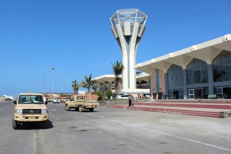 Aden airport shuts down as Saudi–UAE rift spills into Yemen