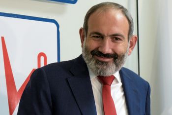 lL Premier ministre arménien Nikol Pachinian rencontre la presse à Erevan, le 10 décembre 2018
