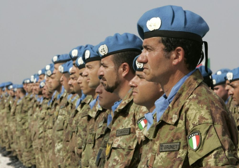 Des Casques bleus italiens photographiés dans le sud du Liban le 20 octobre 2007