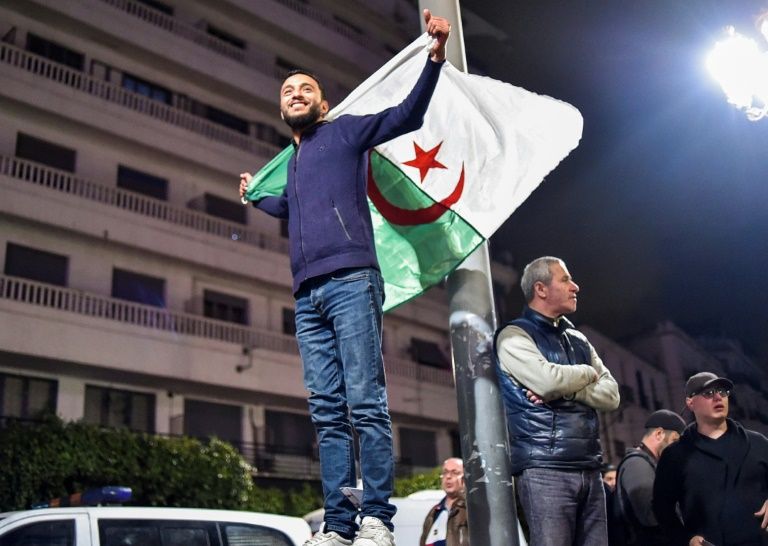 Algérie: 10 Ans De Prison Requis Contre Un Manifestant Ayant Brandi Le Drapeau  Berbère - I24NEWS