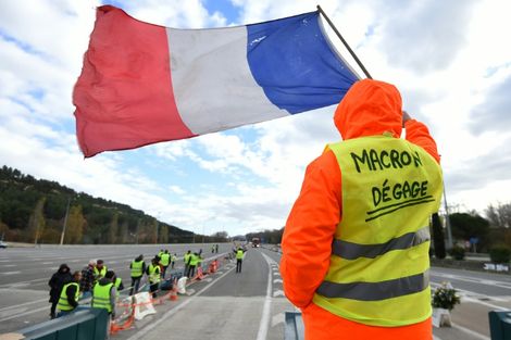 'Moment of truth' for Macron as protests hit French economy