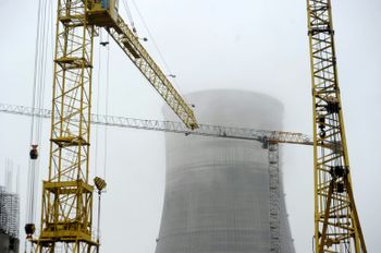 Photo d'une cheminée de centrale nucléaire, prise le 12 octobre 2017. Ultra-dépendante du pétrole, l'Arabie saoudite a annoncé vouloir accélérer la mise en oeuvre de son propre programme dans le nucléaire civil