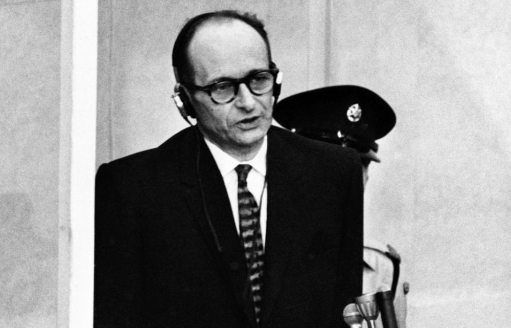 Le criminel nazi Adolf Eichmann, lors de son procès, le 11 avril 1961 à Jérusalem