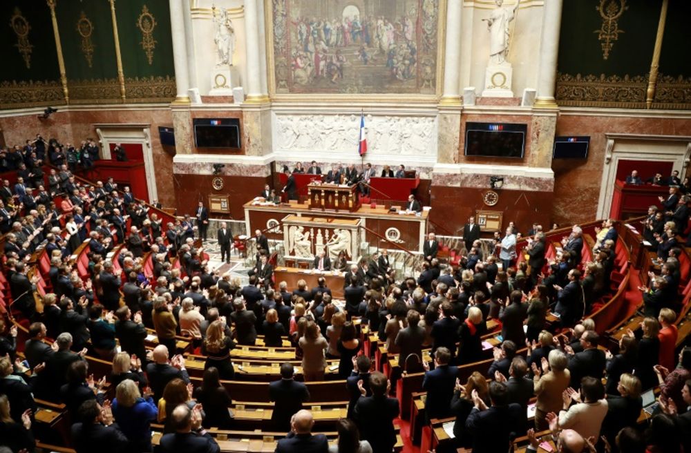 Les députés applaudissent le président de l'Assemblée nationale Richard Ferrand le 12 février 2019 à Paris