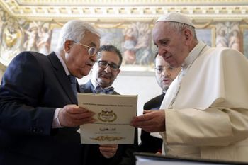 Palestinian president Mahmud Abbas (left) exchanges gifts with Pope Francis, during a private audience at the Vatican, on January 14, 2017