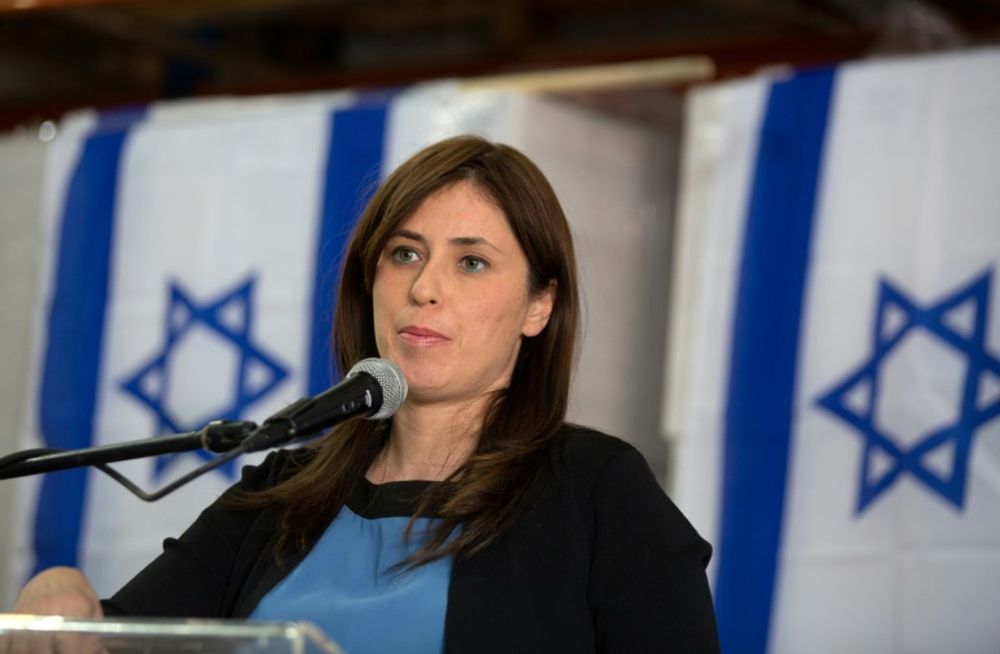 La vice-ministre des Affaires étrangères israélienne, Tzipi Hotovely, donne une conférence de presse le 3 novembre 2015, près de l'implantation d'Ariel, en Cisjordanie