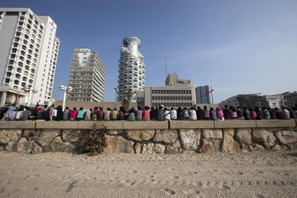Des immigrés clandestins majoritairement érythréens et soudanais demandeurs d'asile le 15 janvier 2014 à Tel Aviv