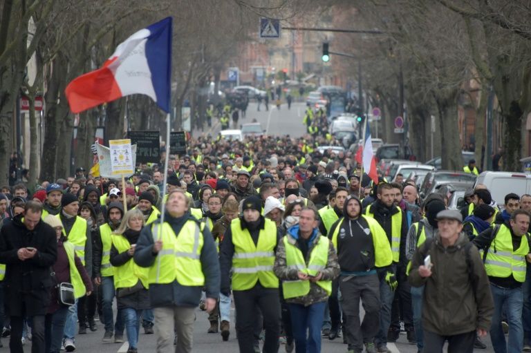 "Gilets Jaunes": Une Majorité De Français Souhaite Que Le Mouvement Se ...