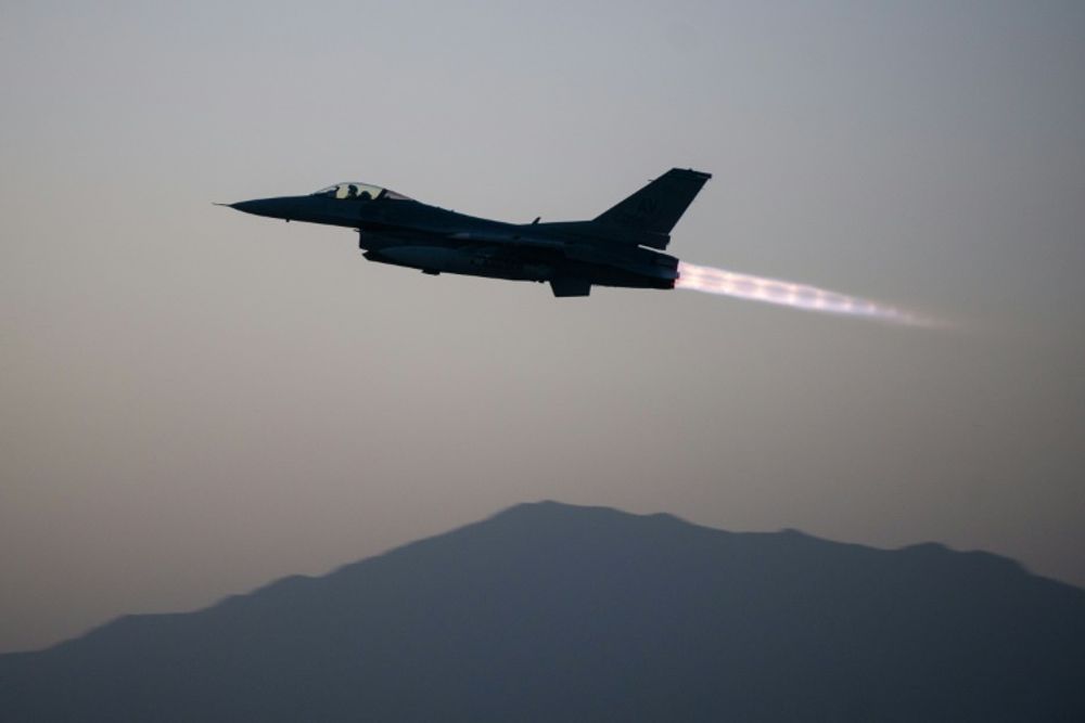 A US Air Force F-16 Fighting Falcon aircraft