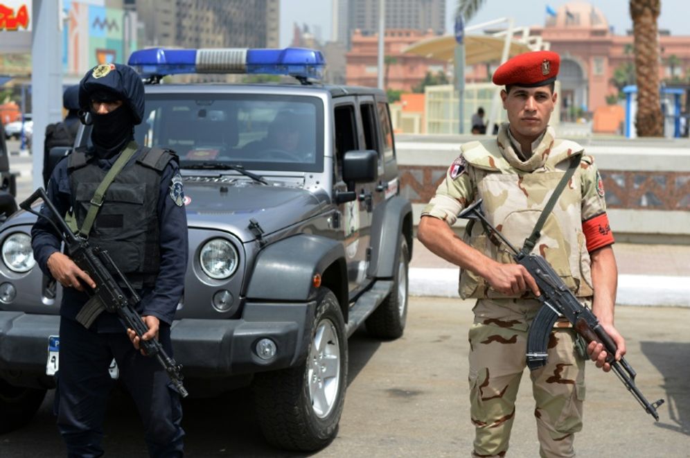 ضبط زوجين لإدارتهما نشاطاً منافياً للآداب عبر تطبيق إلكتروني بالدقهلية