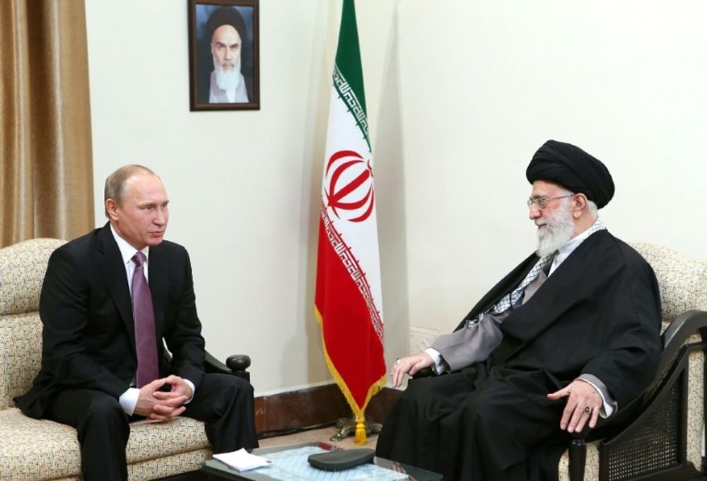 Le président russe Vladimir Poutine rencontre à Téhéran le guide suprême Ali Khamenei pour évoquer le conflit en Syrie