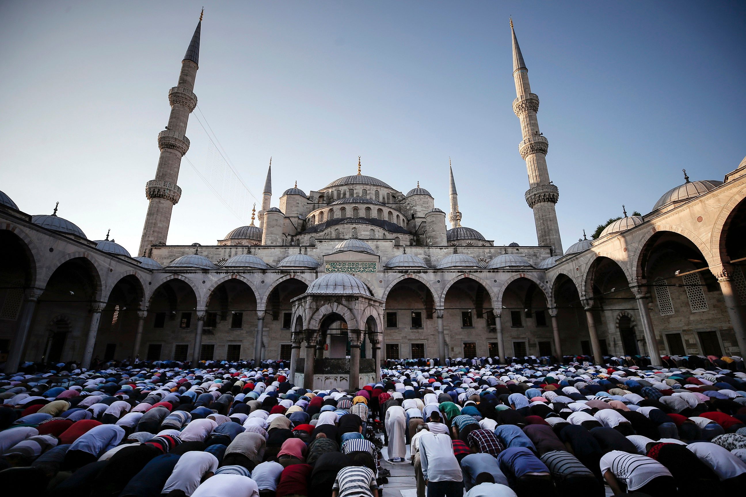 Muslims Around The World Celebrate Eid Al Fitr Bringing Ramadan To A 