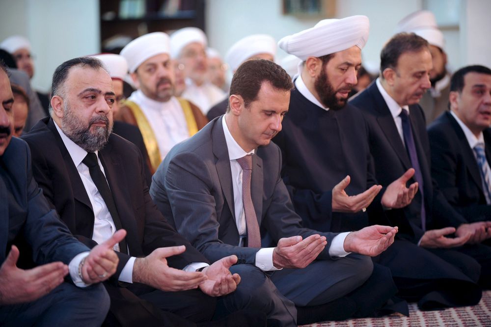 Syria's Assad Makes Rare Public Appearance For Muslim Holiday - I24NEWS