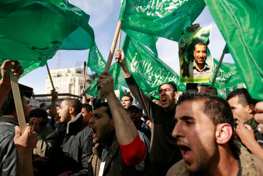 Manifestation de supporters du Hamas à Ramallah en Cisjordanie le 16 novembre 2012