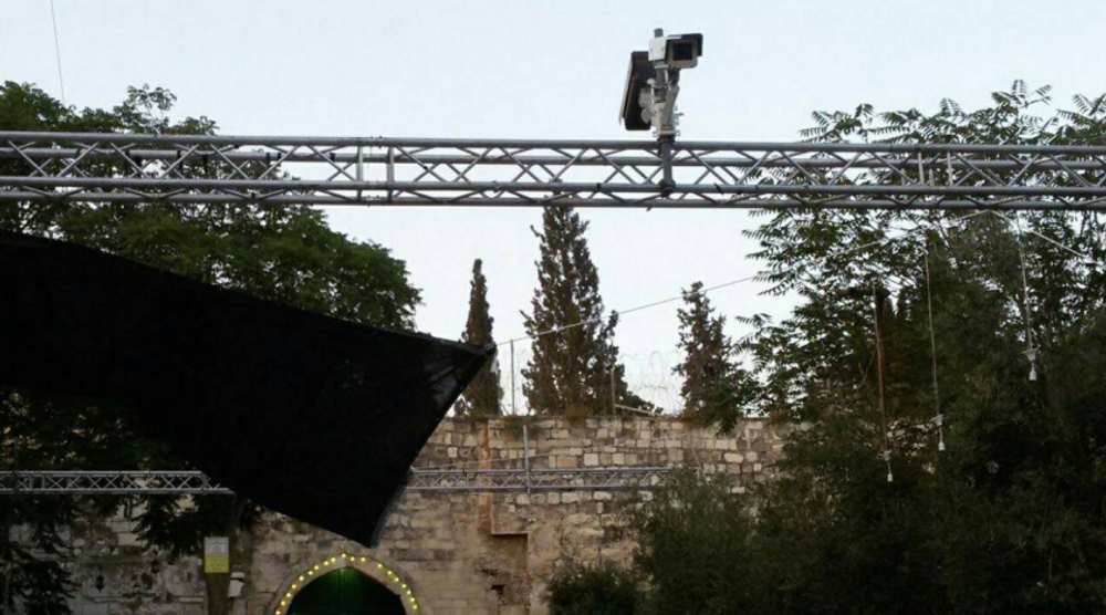Caméra de surveillance installée à l'entrée du Mont du Temple par la police à Jérusalem