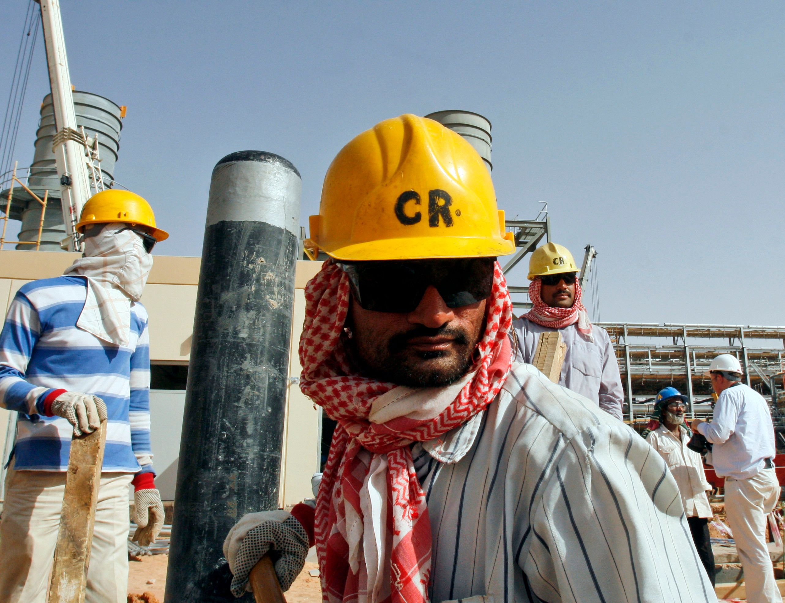 Саудовская аравия нефть в год. Эр Рияд нефть. Нефтедобыча в ОАЭ. Саудовская Аравия нефть. Объединенные арабские эмираты нефть.