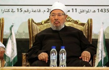 L’imam Youssef al-Qaradawi, théologien de référence des Frères musulmans, réfugié au Qatar.