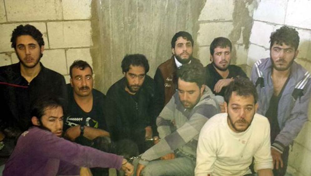 تويتر الجيش اللبناني يعتقل 16 من مقاتلي داعش في عرسال الحدودية مع سوريا