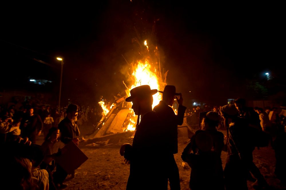 Explosion At London Lag B’Omer Bonfire Injures Tens - I24NEWS