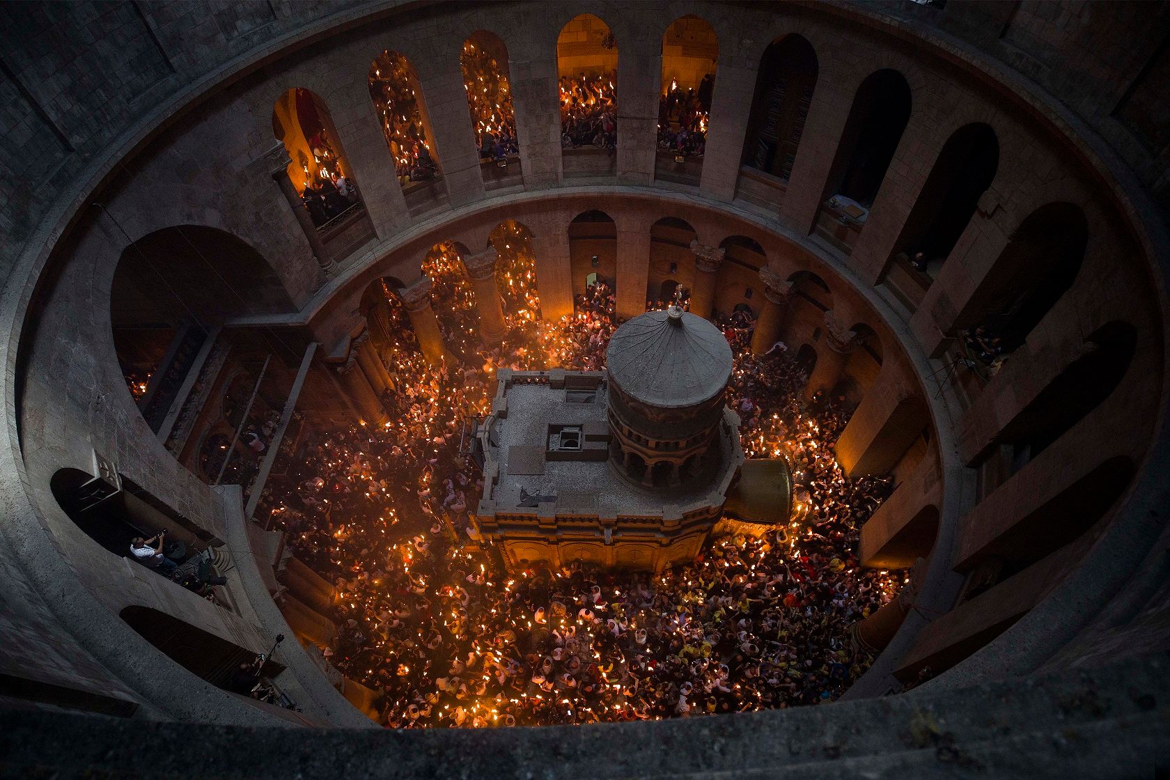 i24NEWS Orthodox Christians hold 'Holy Fire' ceremony in Jerusalem