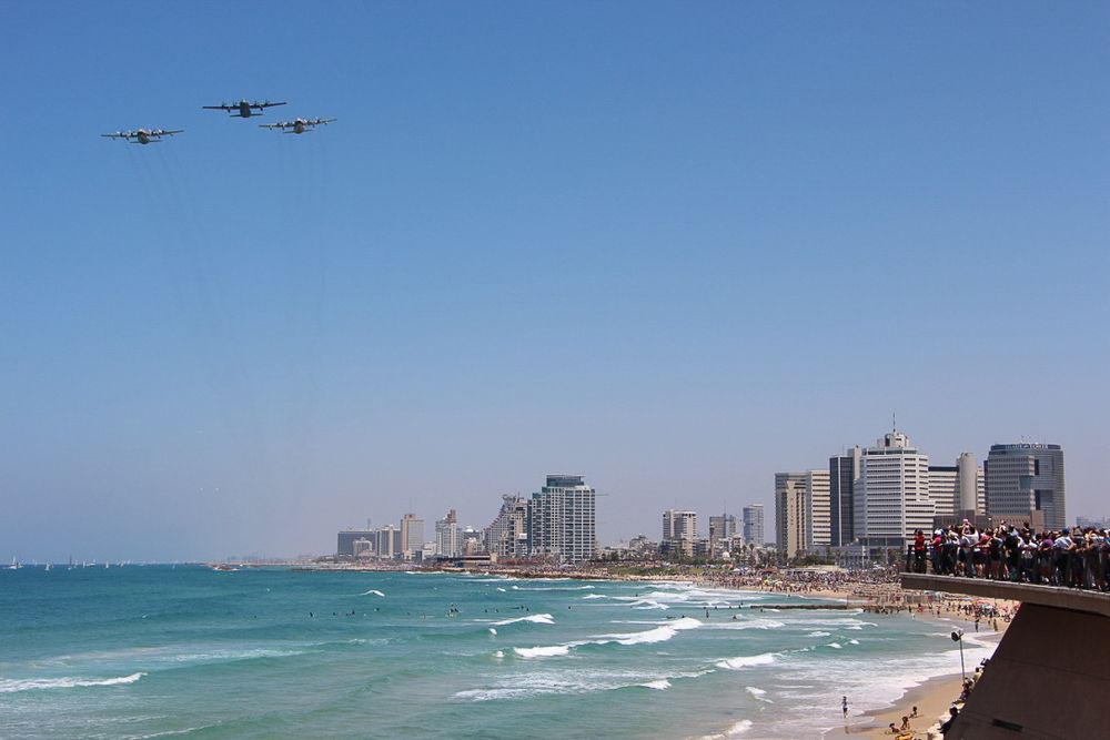 Le spectacle aérien Yom Haatzmaut - Jour de l'indépendance israélienne - le 12 mai 2016 à Tel Aviv.