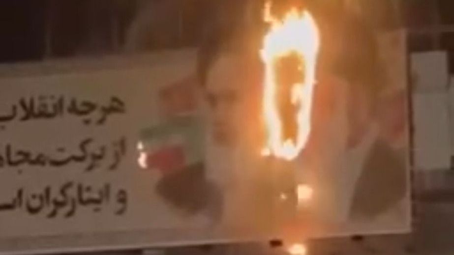 تقرير ايران انترناشيونال: مقتل 12 ألف من المحتجين خلال ليلتين