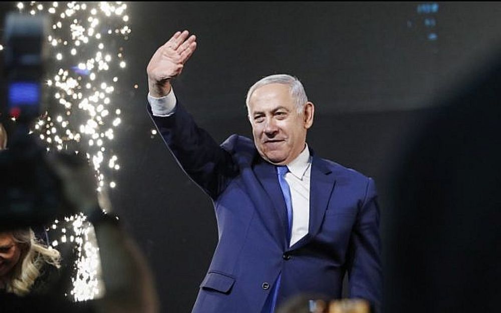 Benyamin Netanyahou arrive à la soirée électorale au QG du Likoud