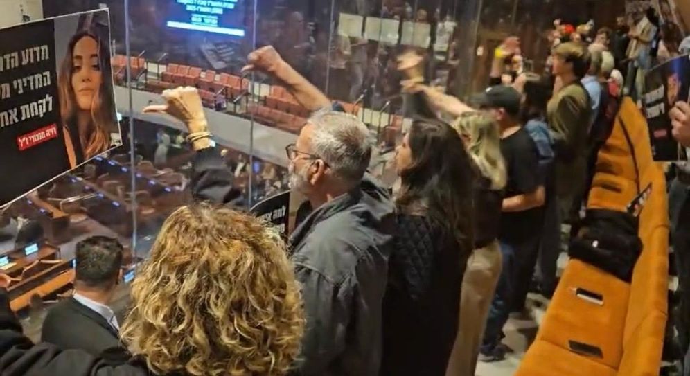 Bereaved families protest in Knesset during key vote to establish politically appointed Oct. 7 inquiry