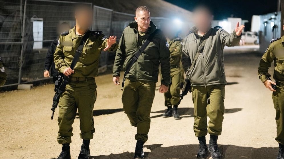 Le chef de l'armée de l’air israélienne, le général Tomer Bar, visite une batterie de défense antiaérienne, le 21.01.2026